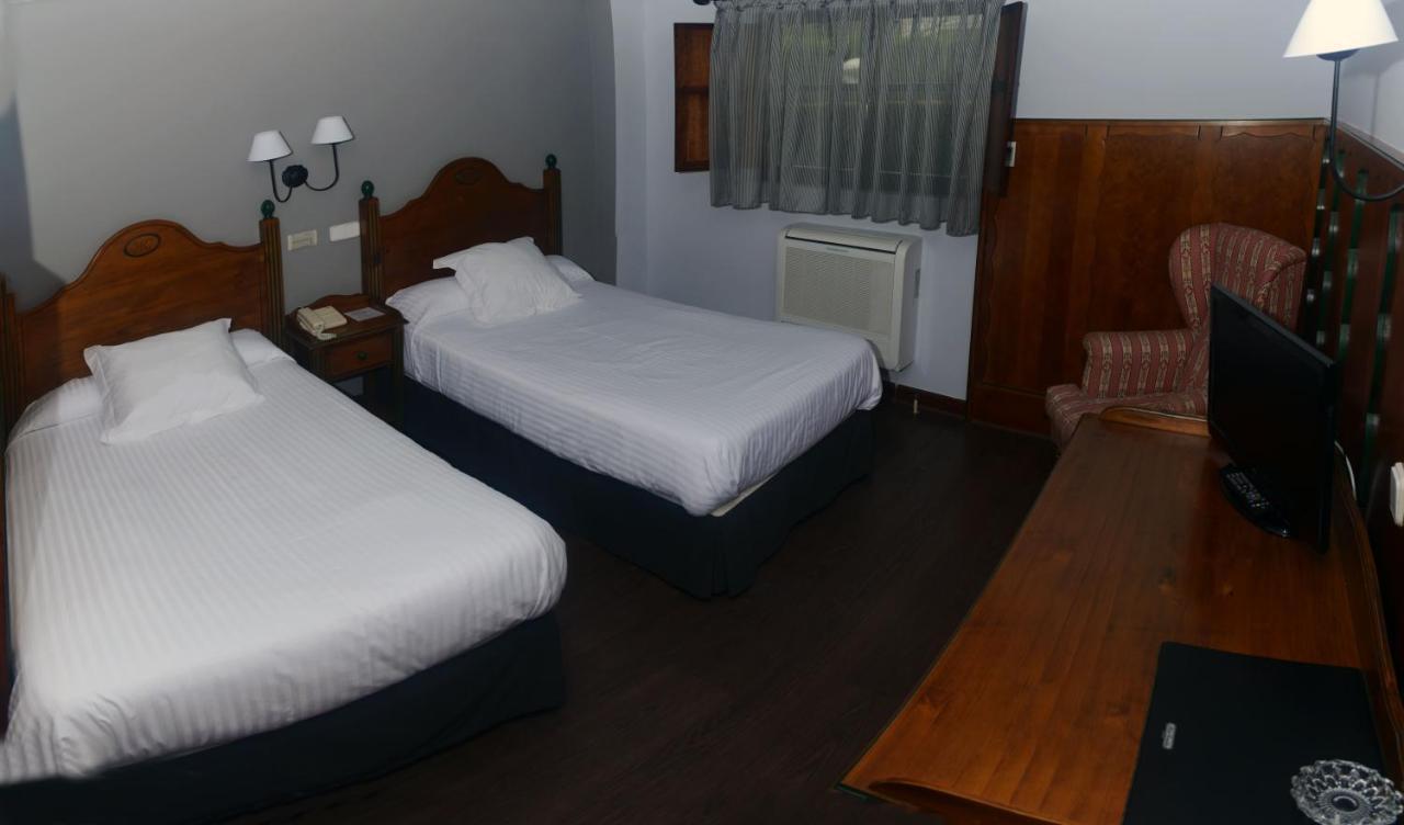Hotel Comillas Bagian luar foto