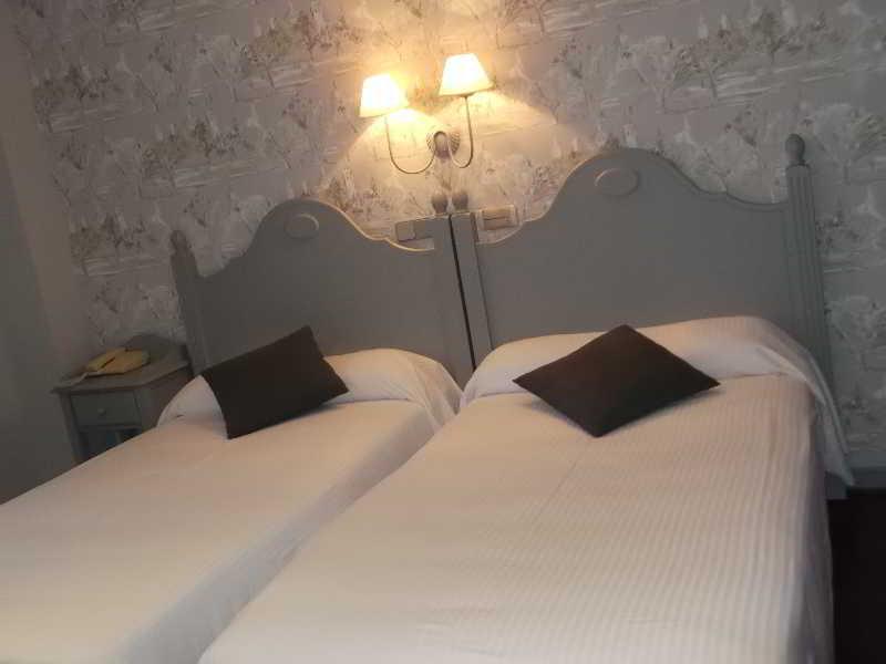 Hotel Comillas Bagian luar foto