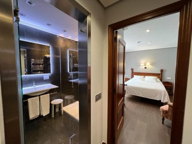 Hotel Comillas Bagian luar foto