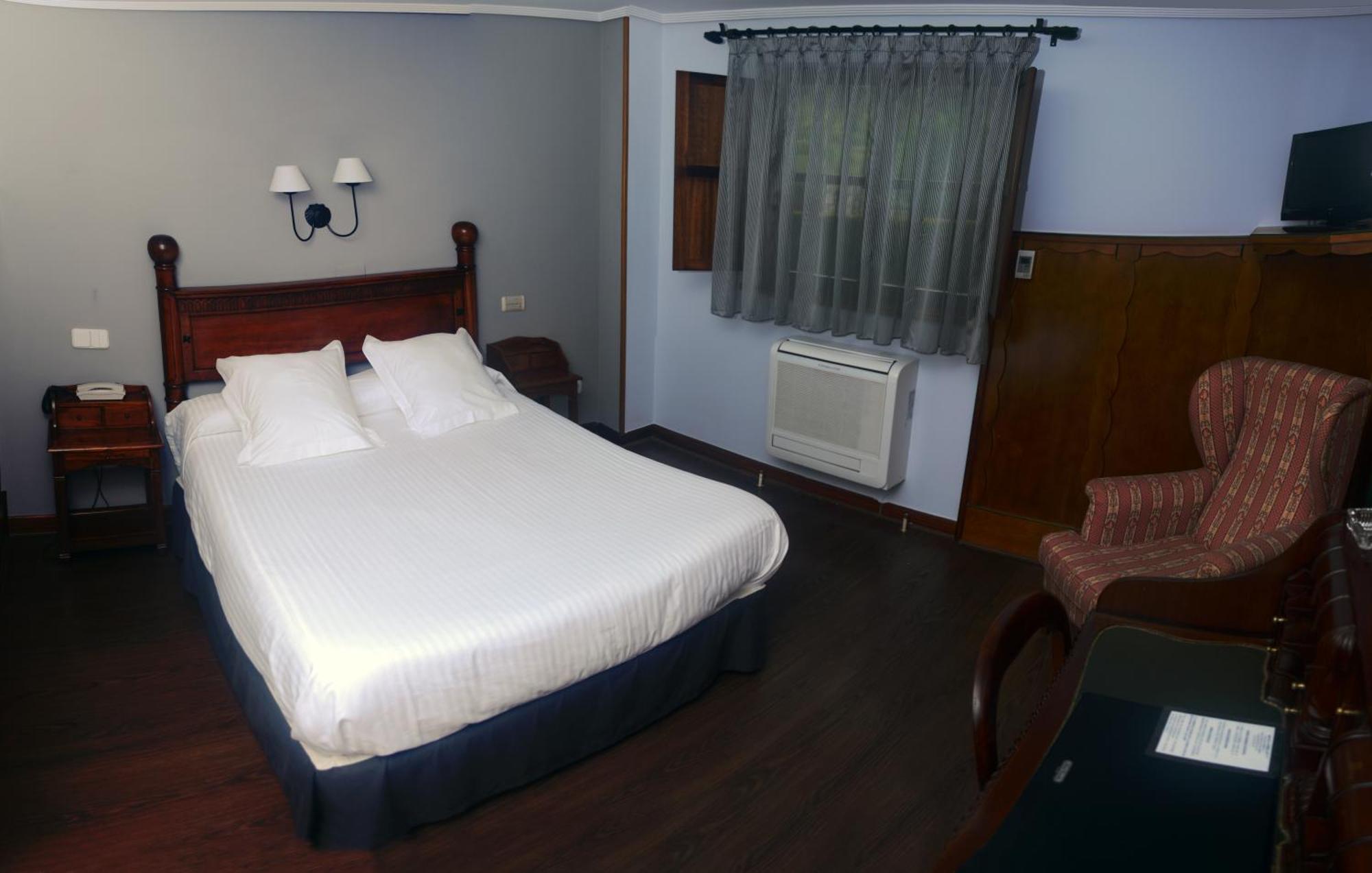 Hotel Comillas Bagian luar foto