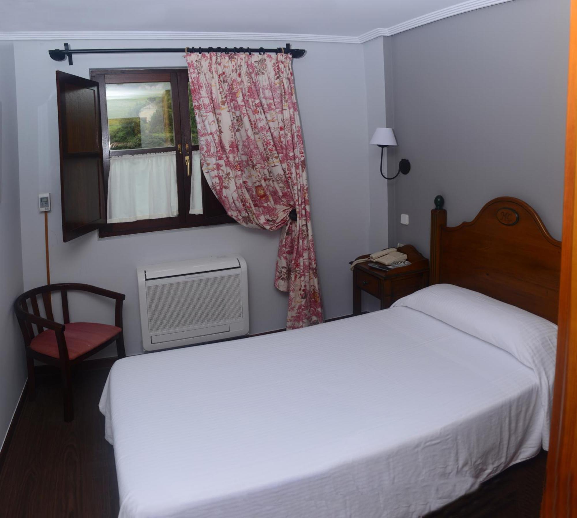 Hotel Comillas Bagian luar foto