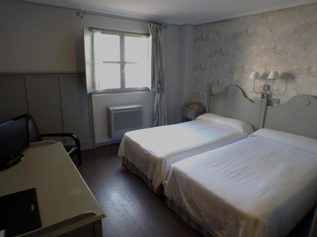 Hotel Comillas Bagian luar foto
