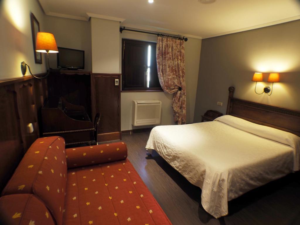 Hotel Comillas Bagian luar foto